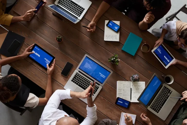 bralad.com vs. Broader Search Trends: Lessons for event brands: A Practical Neoinvites Guide