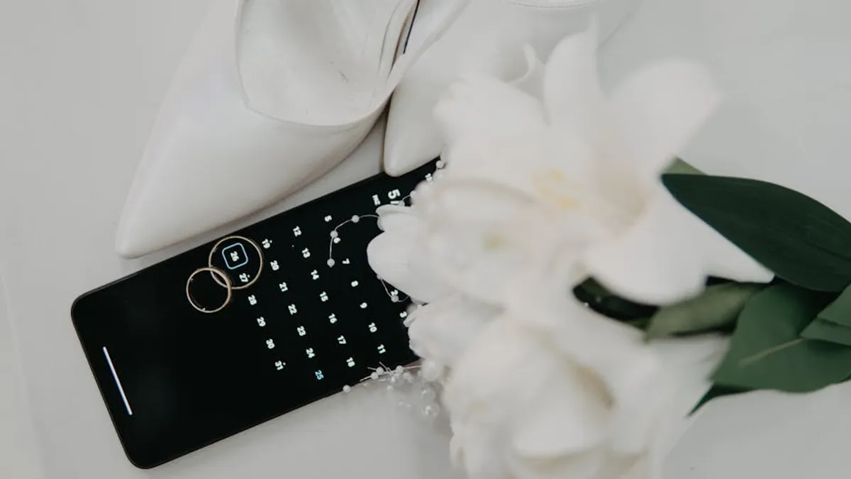 How to Create Wedding Invitations Online